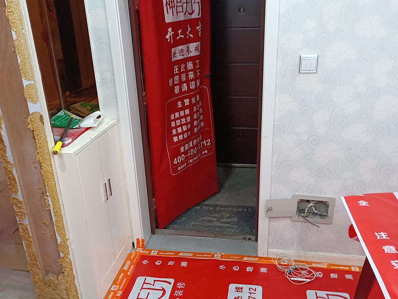 西安海伦国际二手房拆旧重装 毛坯房装修改造 现场成品保护