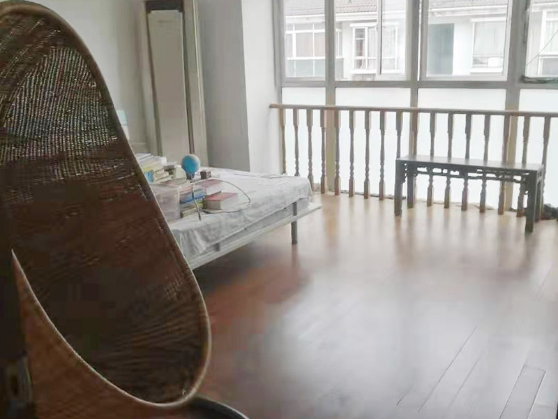 广州客厅装修木地板好还是瓷砖好,近十年受欢迎的客厅地面装修(图3)
